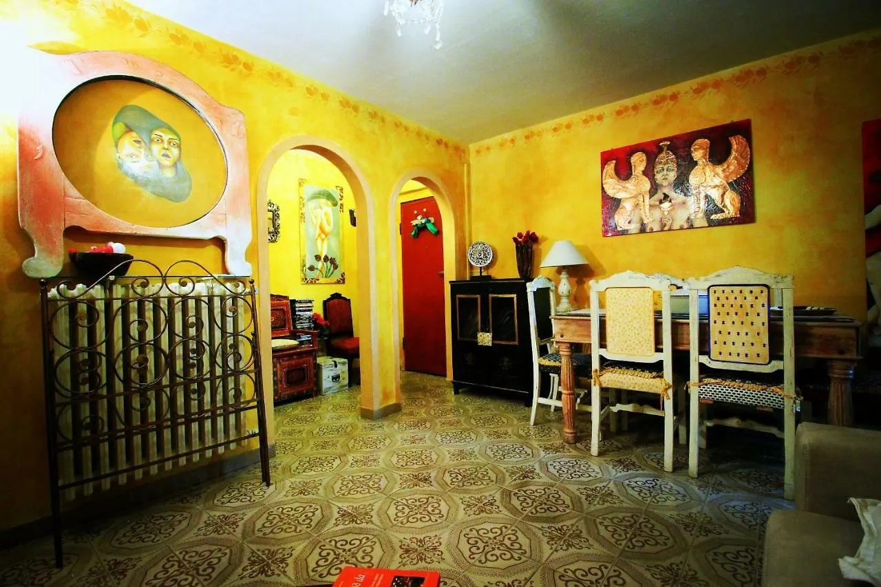 Hand Decorated House With Court Florence 0*,  Italy