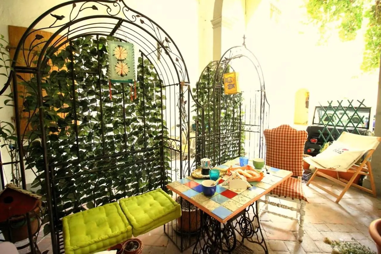 Hand Decorated House With Court Florencja